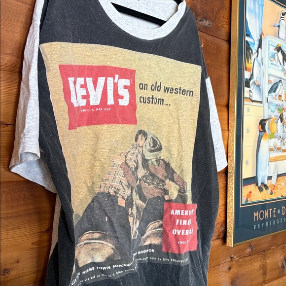 1990’S LEVI’S T-Shirt - Picture 4 of 9